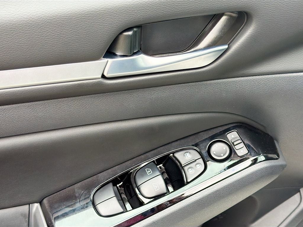 2025 Nissan Altima 2.5 SR