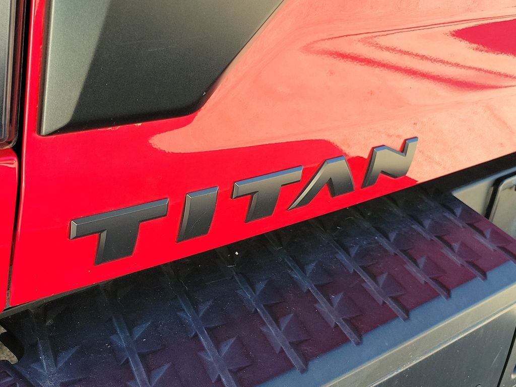 2020 Nissan Titan PRO-4X w/Panoramic Moonroof