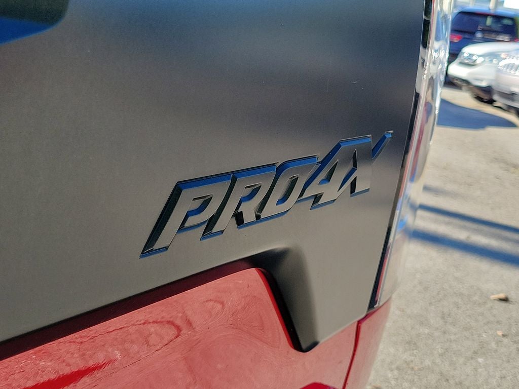 2020 Nissan Titan PRO-4X w/Panoramic Moonroof