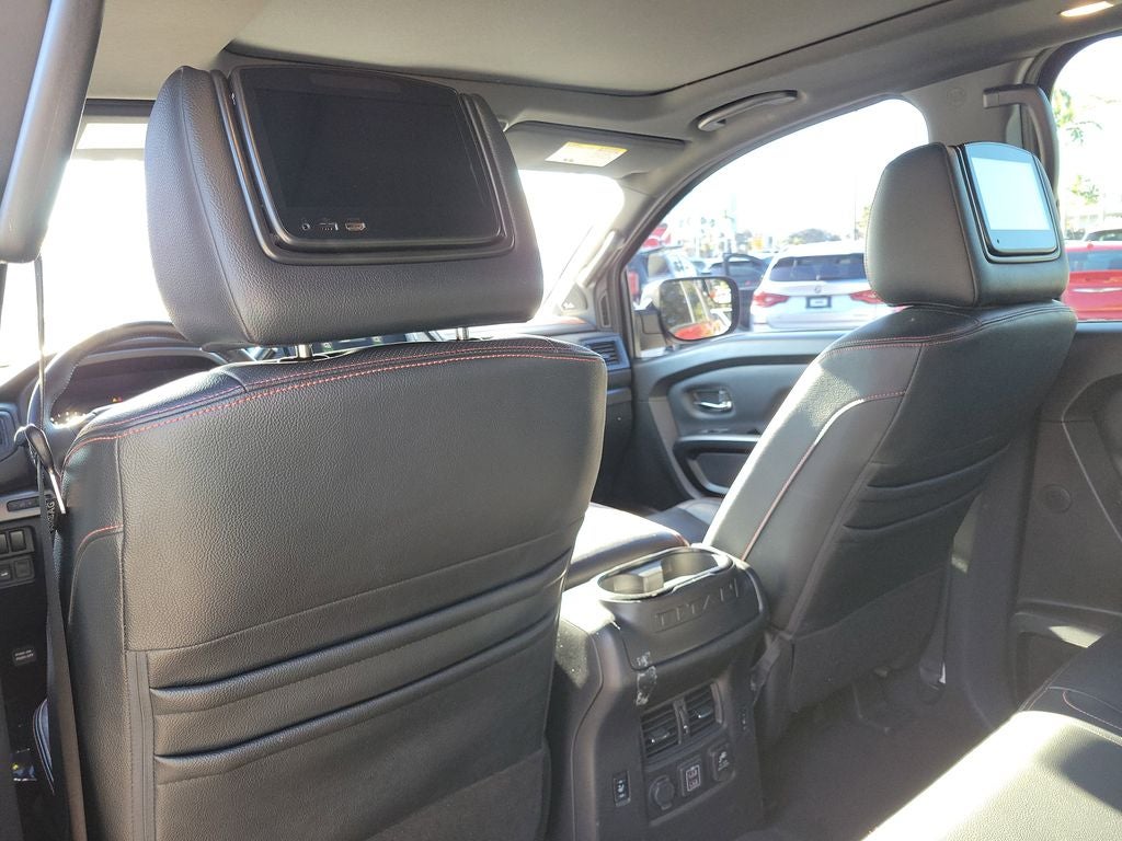 2020 Nissan Titan PRO-4X w/Panoramic Moonroof