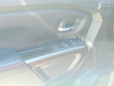 2020 Nissan Titan PRO-4X w/Panoramic Moonroof