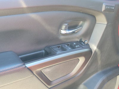 2020 Nissan Titan PRO-4X w/Panoramic Moonroof
