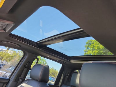 2020 Nissan Titan PRO-4X w/Panoramic Moonroof