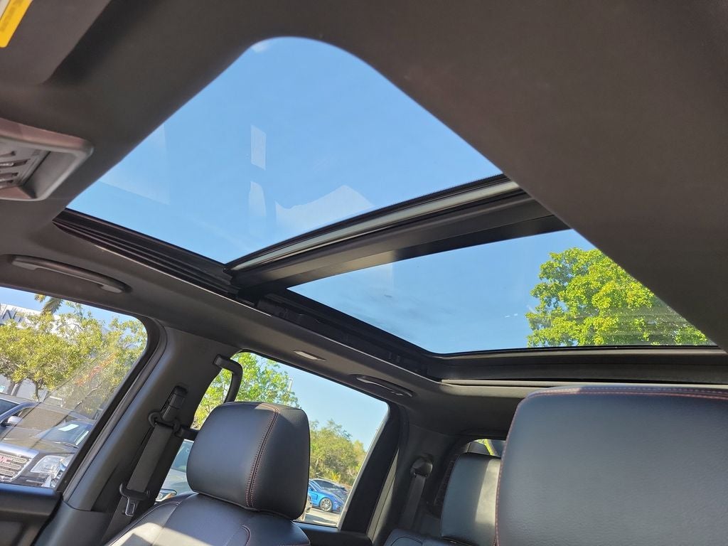 2020 Nissan Titan PRO-4X w/Panoramic Moonroof