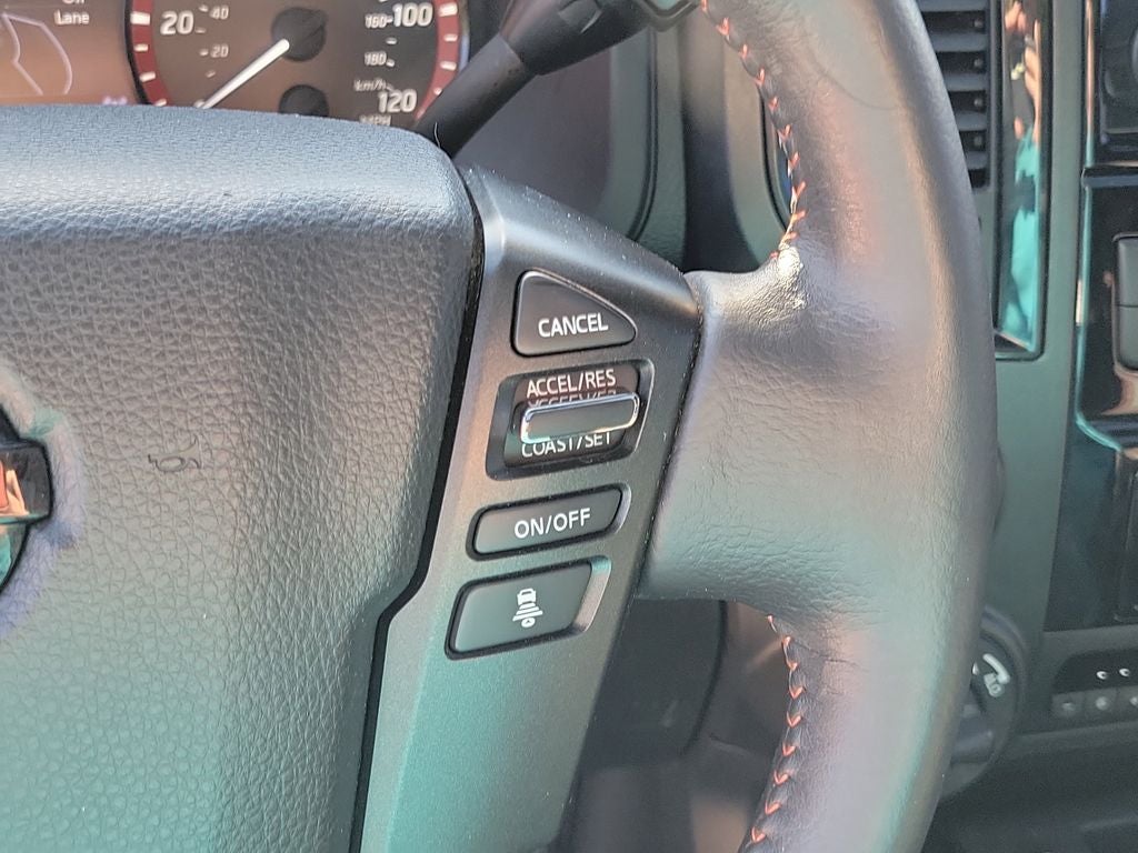 2020 Nissan Titan PRO-4X w/Panoramic Moonroof