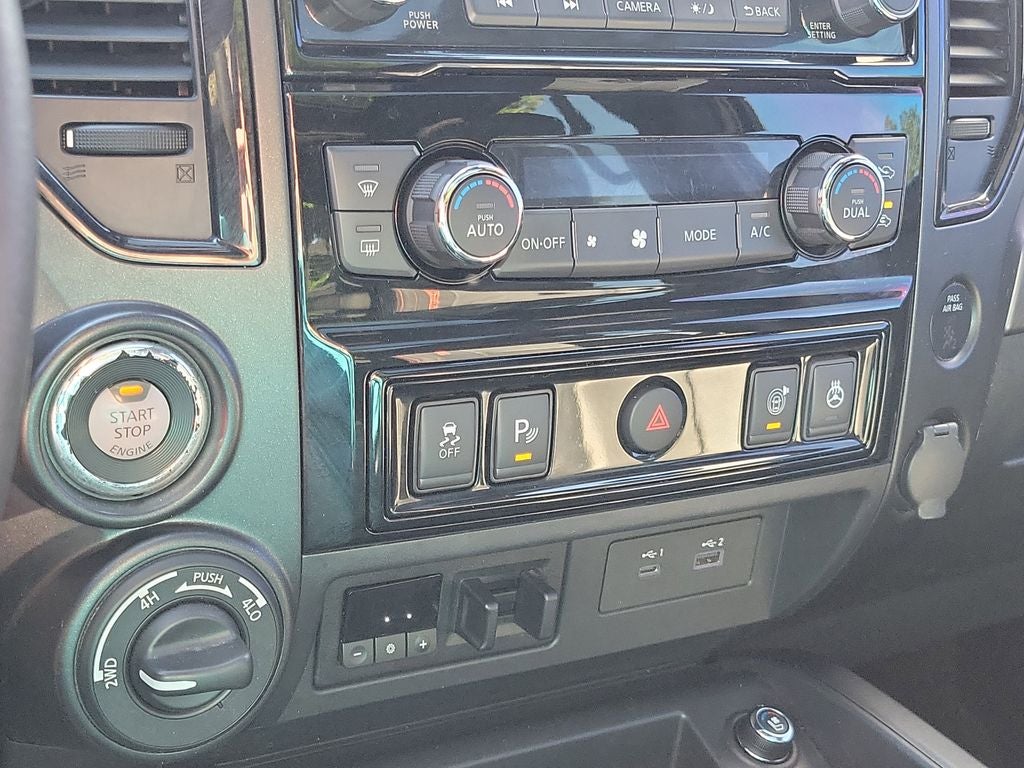 2020 Nissan Titan PRO-4X w/Panoramic Moonroof