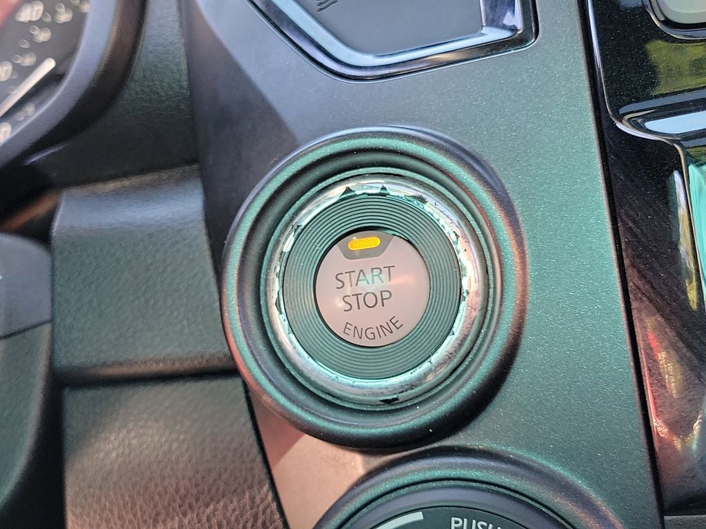 2020 Nissan Titan PRO-4X w/Panoramic Moonroof