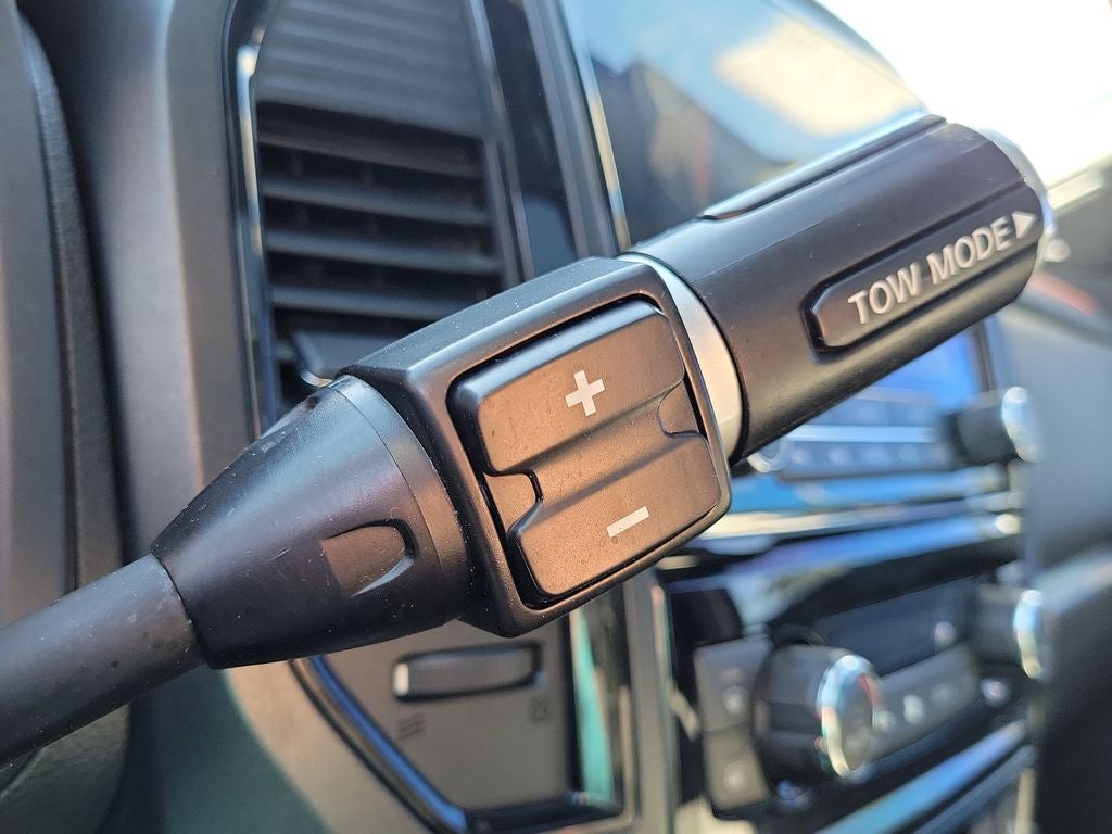 2020 Nissan Titan PRO-4X w/Panoramic Moonroof