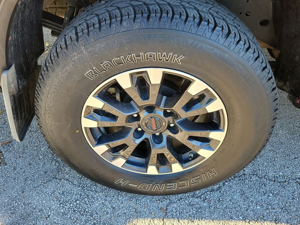 2020 Nissan Titan PRO-4X w/Panoramic Moonroof