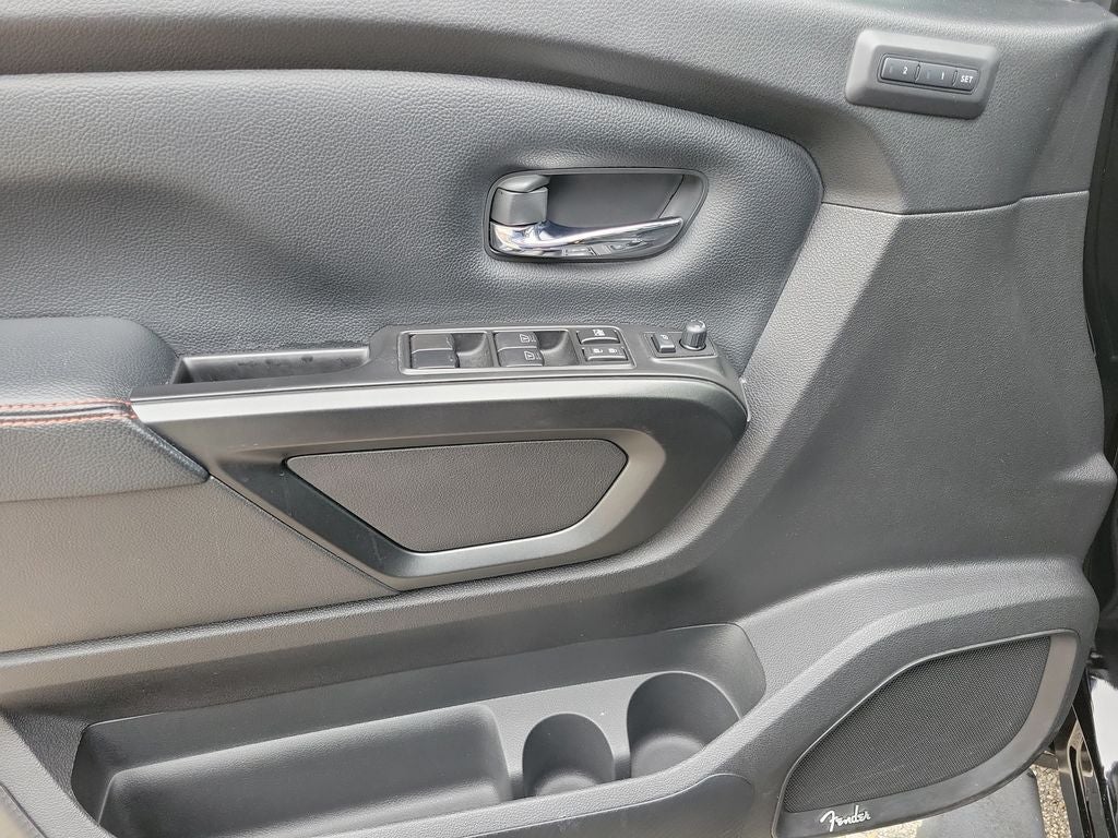 2024 Nissan Titan PRO-4X W/PANO ROOF