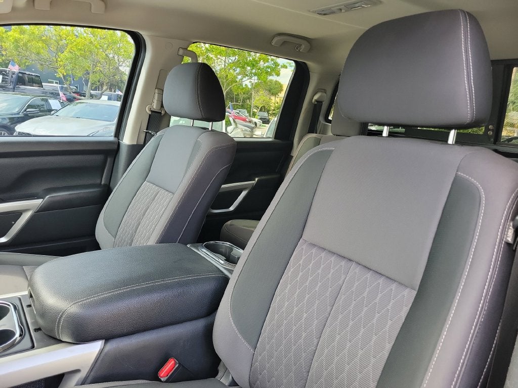 2021 Nissan Titan SV w/Convenience Package