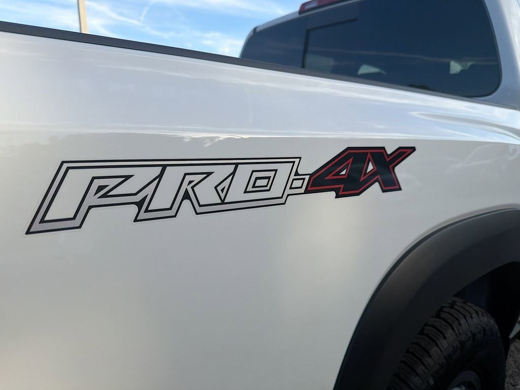 2026 Nissan Frontier PRO-4X CONVENIENCE