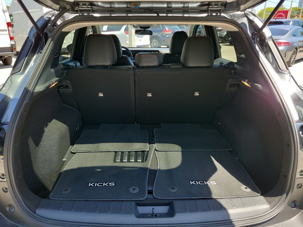 2025 Nissan Kicks SR