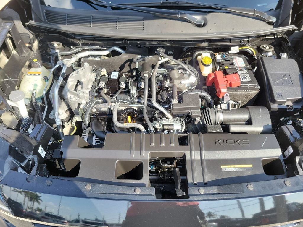 2025 Nissan Kicks SR