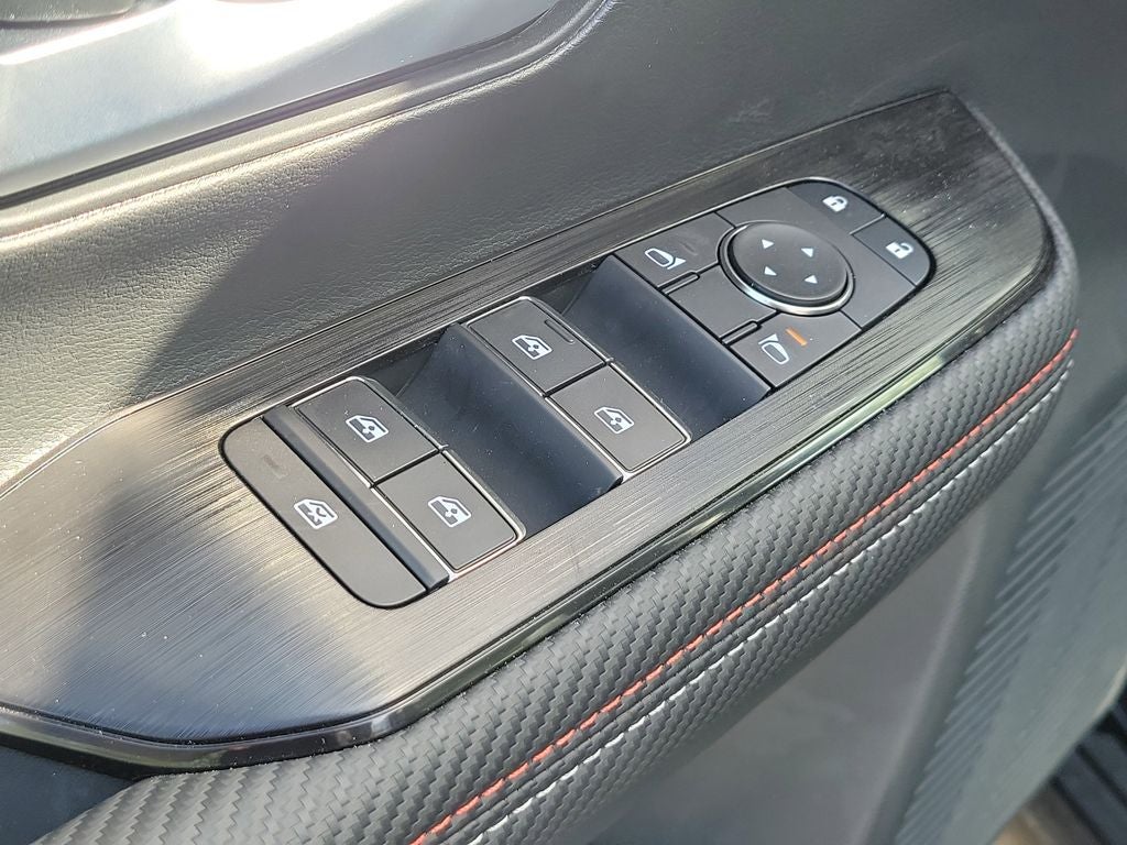 2026 Nissan Kicks SR Premium