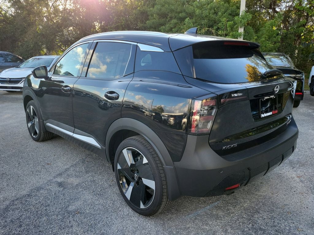 2025 Nissan Kicks SR