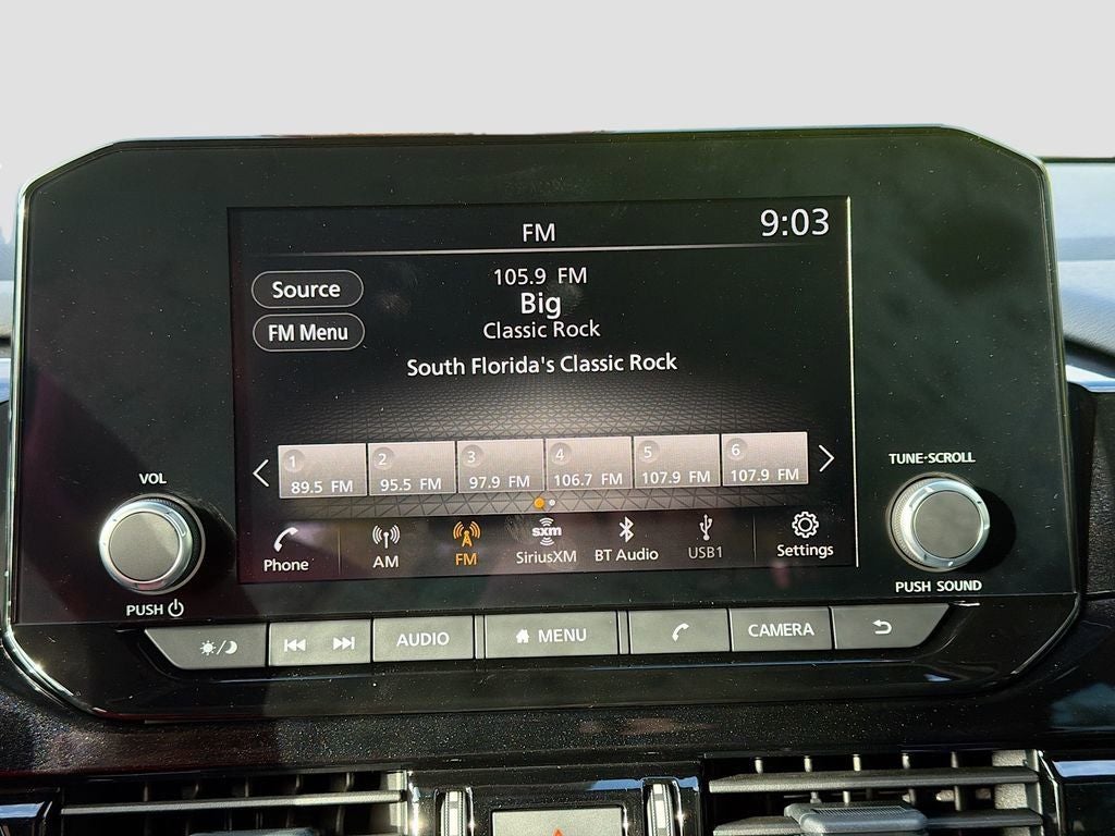 2025 Nissan Pathfinder SV