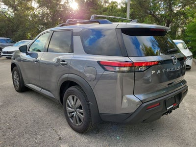 2025 Nissan Pathfinder SV