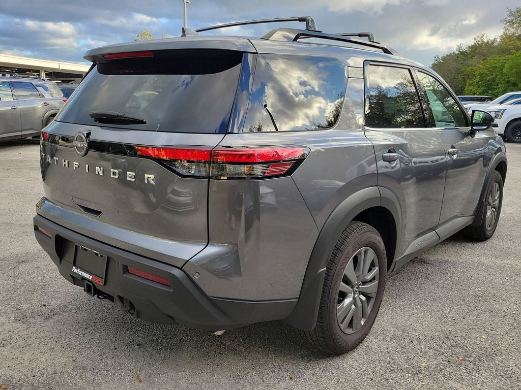 2025 Nissan Pathfinder SV
