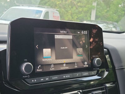 2025 Nissan Pathfinder SV