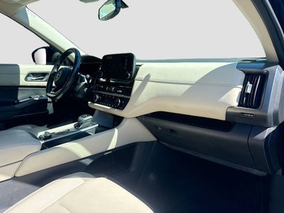 2022 Nissan Pathfinder SL 4WD W/ PREMIUM PKG