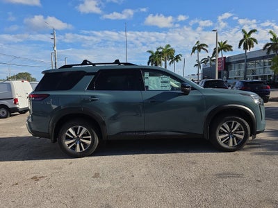 2026 Nissan Pathfinder SL