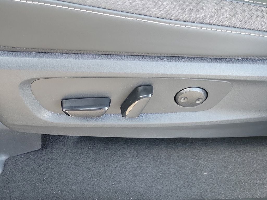 2026 Nissan Pathfinder SL Premium