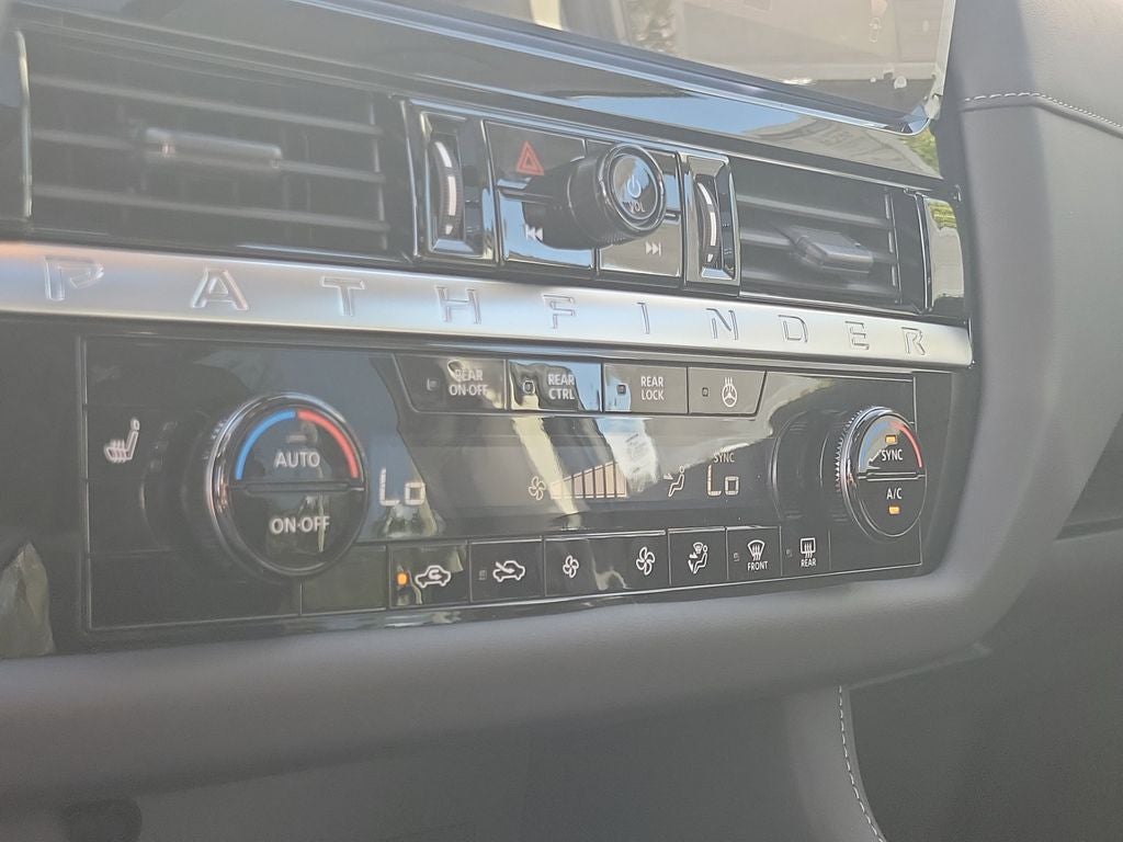 2026 Nissan Pathfinder SL Premium