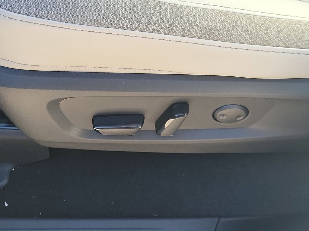 2026 Nissan Pathfinder SL Premium