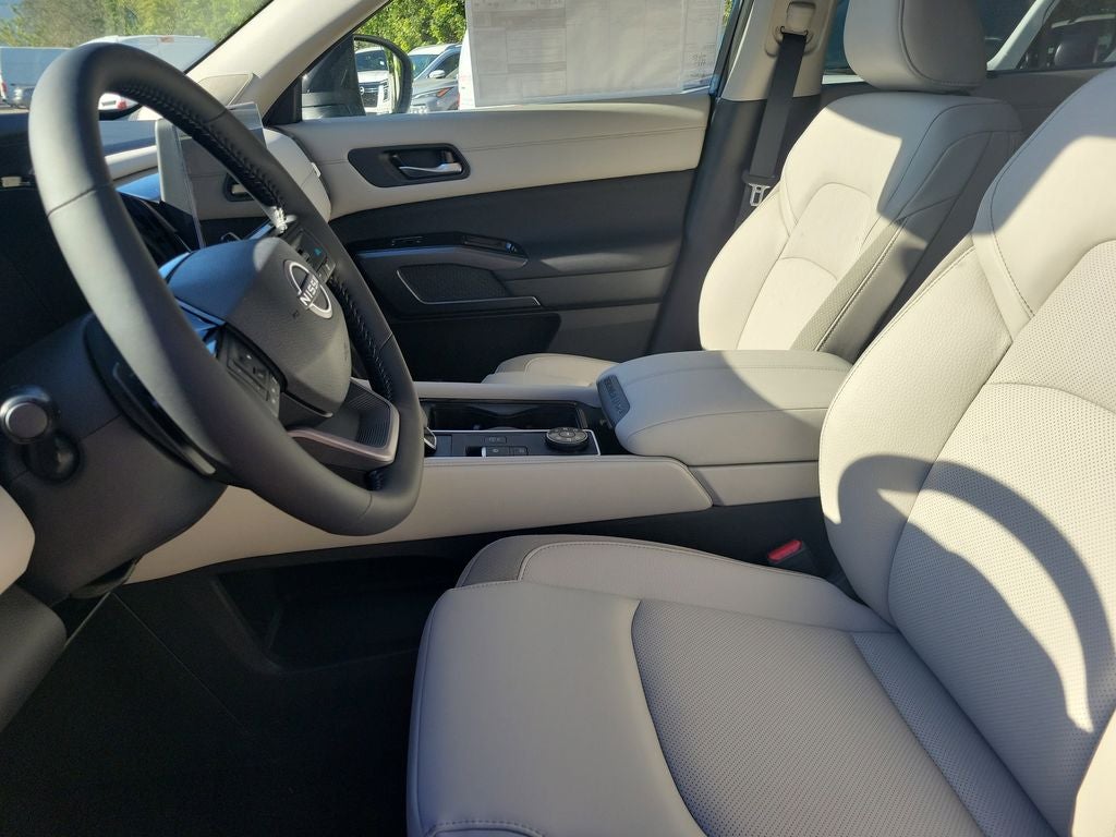 2026 Nissan Pathfinder SL Premium