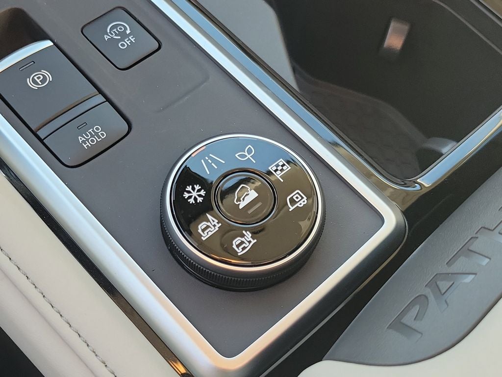 2026 Nissan Pathfinder SL Premium