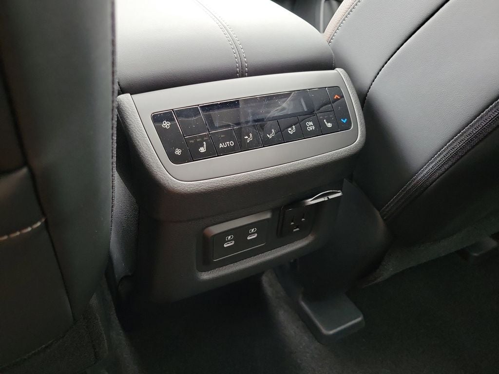 2026 Nissan Pathfinder Platinum CPT Seats