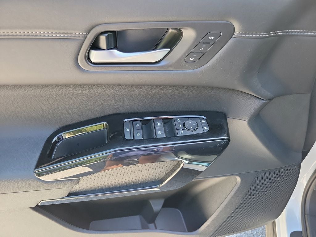 2026 Nissan Pathfinder Platinum CPT Seat