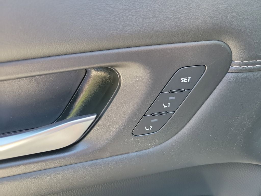 2026 Nissan Pathfinder Platinum CPT Seat