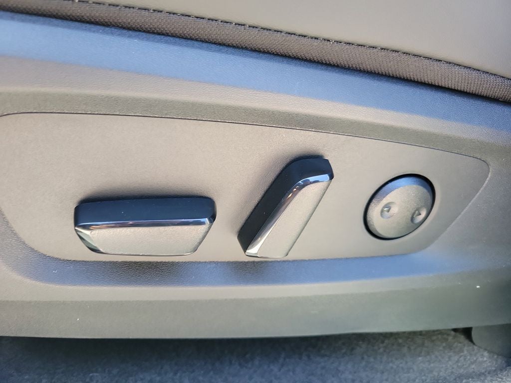 2026 Nissan Pathfinder Platinum CPT Seat