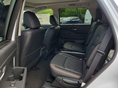 2026 Nissan Pathfinder Platinum Captain Chairs