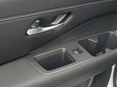 2026 Nissan Pathfinder Platinum Captain Chairs