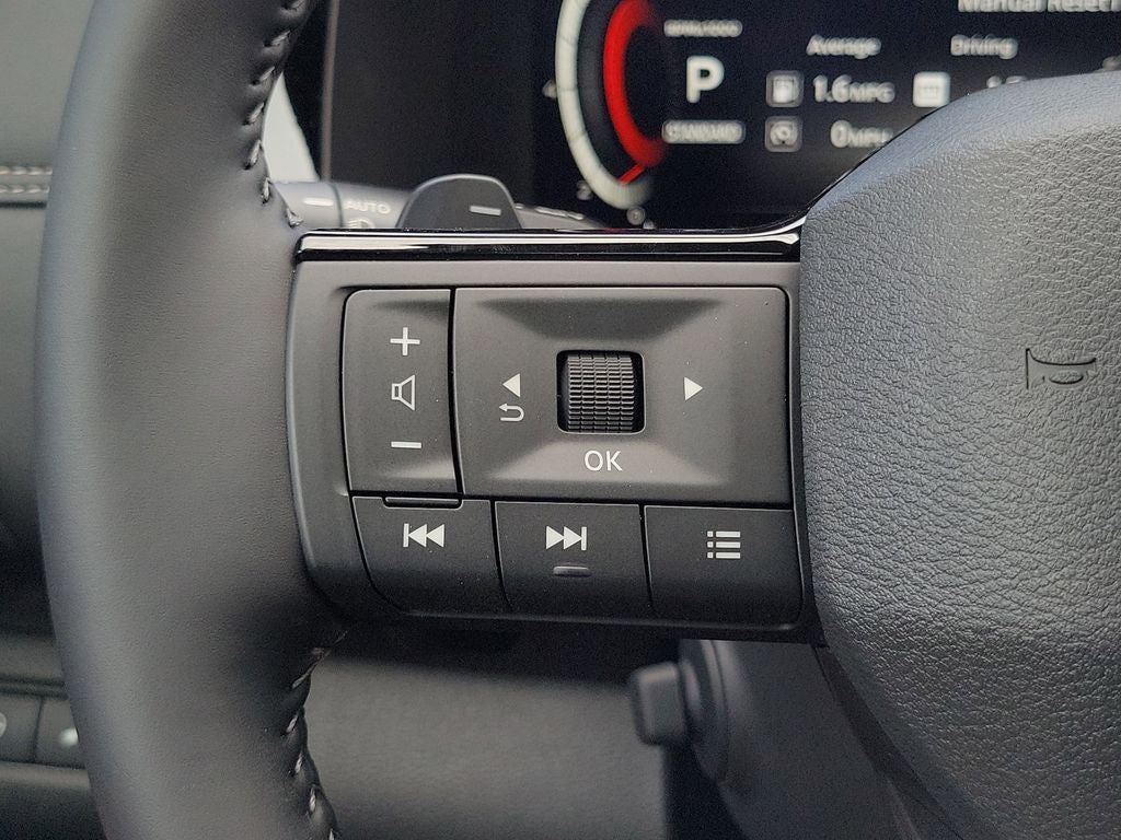 2026 Nissan Pathfinder Platinum Captain Chairs