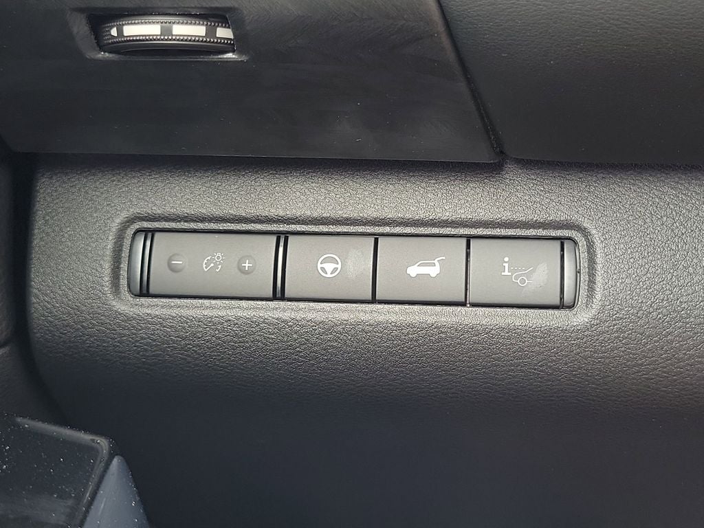 2026 Nissan Pathfinder Platinum Captain Chairs