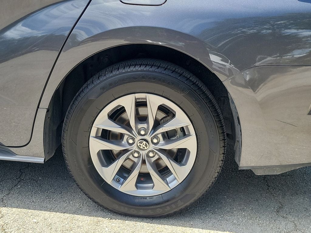 2025 Toyota Sienna XLE 8 Passenger