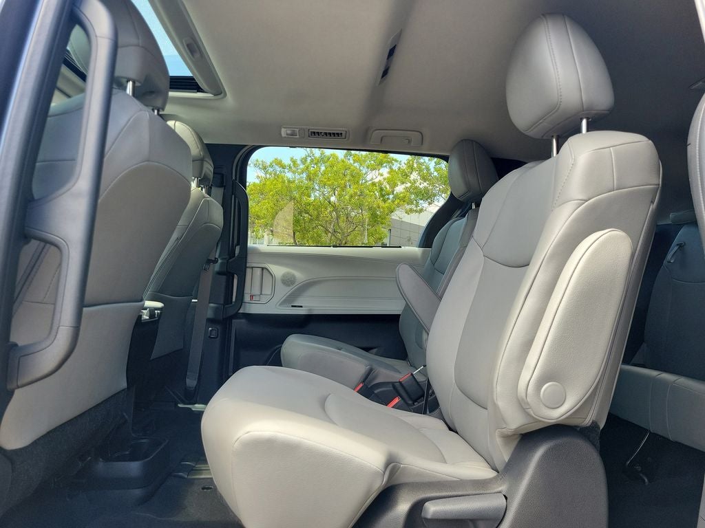 2025 Toyota Sienna XLE 8 Passenger