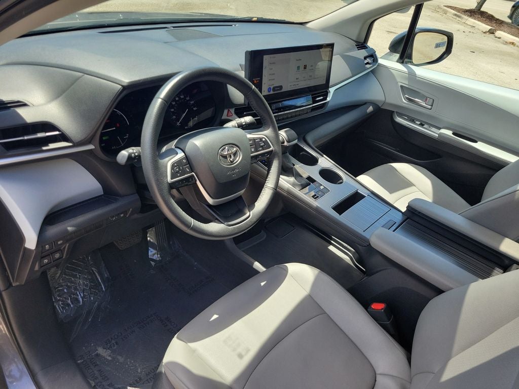 2025 Toyota Sienna XLE 8 Passenger