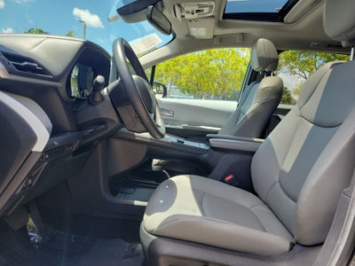 2025 Toyota Sienna XLE 8 Passenger