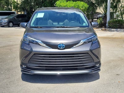 2025 Toyota Sienna XLE 8 Passenger
