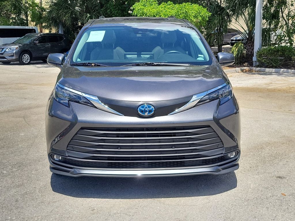 2025 Toyota Sienna XLE 8 Passenger