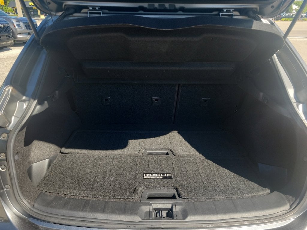 2017 Nissan Rogue Sport SL w/Premium/Platinum Pkg