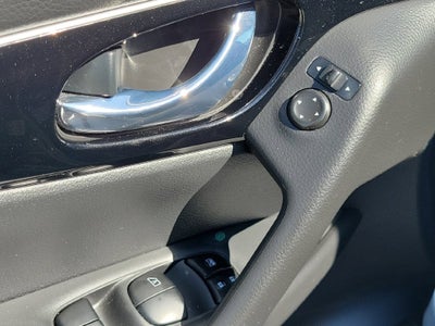 2017 Nissan Rogue Sport SL w/Premium/Platinum Pkg