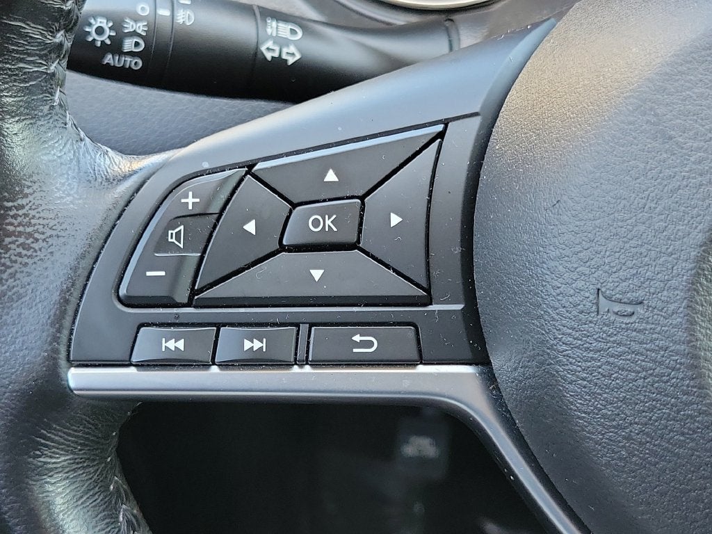 2017 Nissan Rogue Sport SL w/Premium/Platinum Pkg