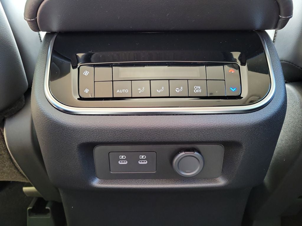 2026 Nissan Armada SV