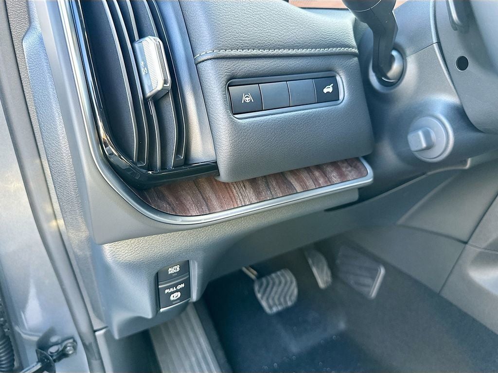 2026 Nissan Armada SL Captains Chairs